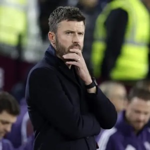 开云体育下载-TA：曼联新帅仍未定；B费冲击亨利20助攻记录；为梅努寻搭档